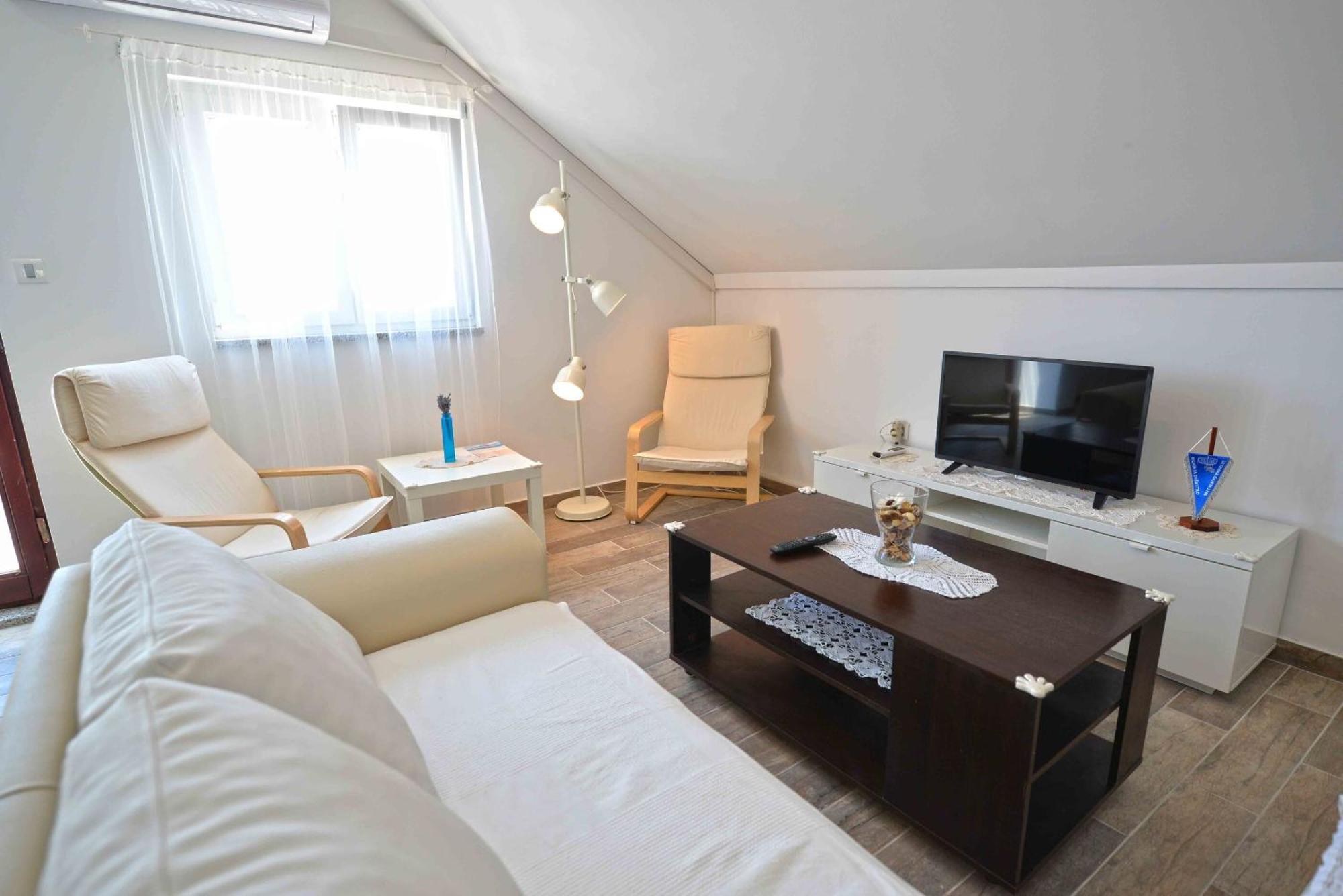 Apartments Mili - Near The Sea And The Centar Of Place Betina  Exterior photo